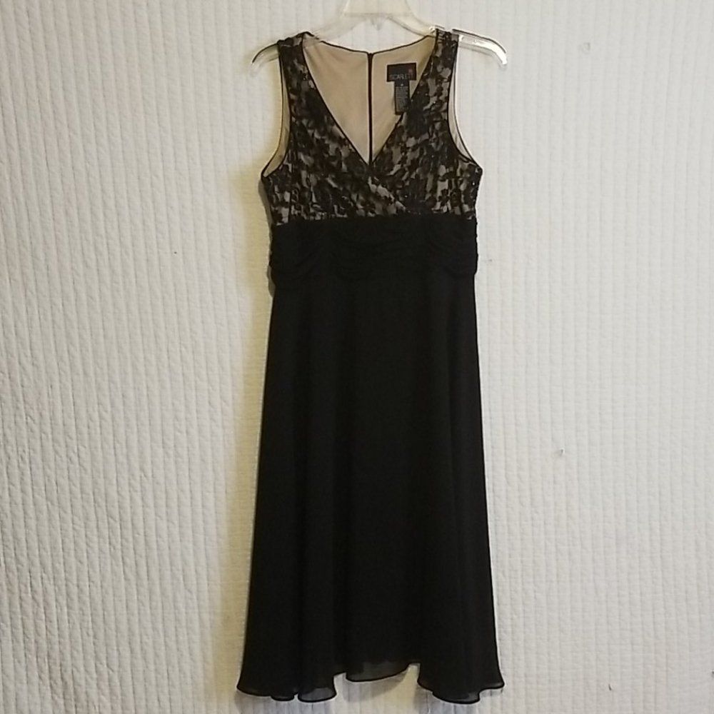 Black laced sleeveless formal gown